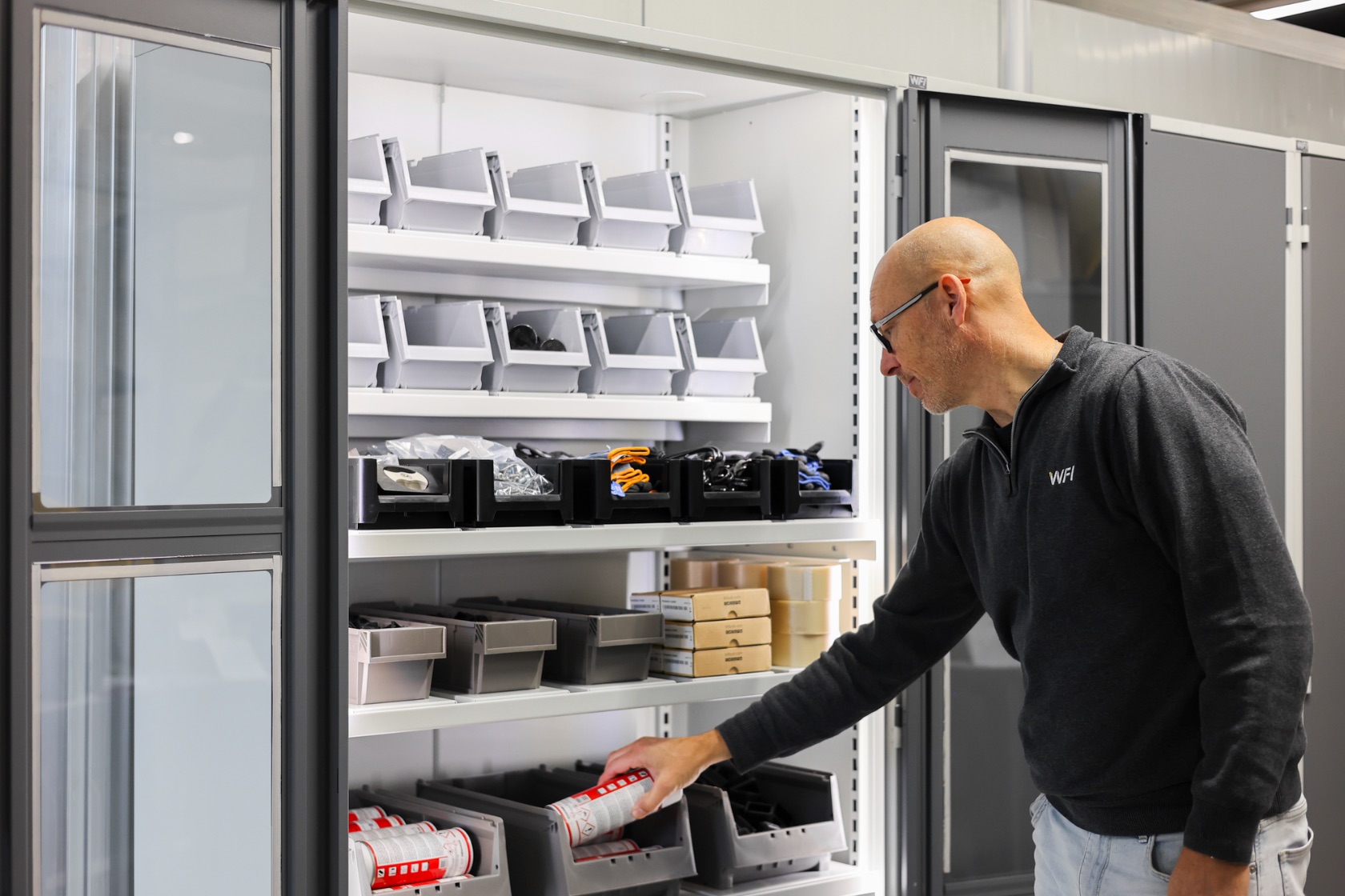 An employee at a senseStock cabinet